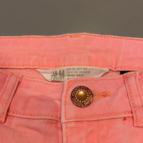 H&M chino girl shorts Size:11-12y w/ 3 front pockets. Used a couple of times. - Picture 4 of 5